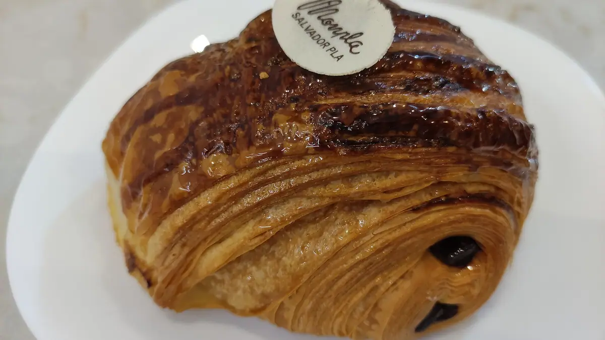 Cake World – patisserie in Whiterock, Belfast